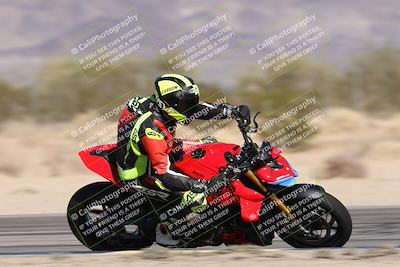 media/Dec-01-2025-Moto Forza (Mon) [[2daa91e15f]]/2-Intermediate Group/Session 3 (Turn 7 Inside Pans)/